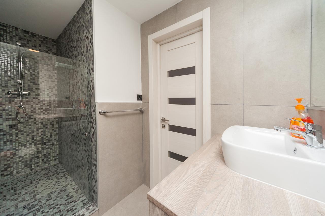 New Vip Aparts Deribasovskaia Odesa Exterior photo